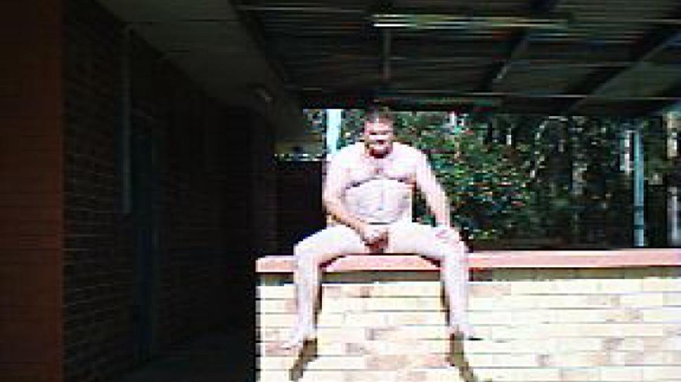 Amateur outdoor wanking brunette