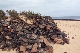 Lisa se masturbe - Plage publique Canaries