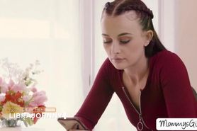 Dani Rivers greets new stepmom Georgia Jones with steam