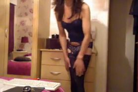 Naughty CD rubs her clit and cums