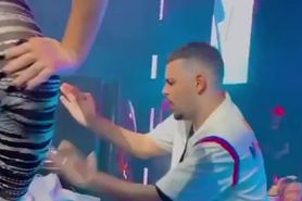 Gkay dancando de fio dental em sua festa