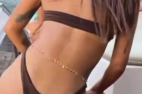 Pocah rebolando de biquini