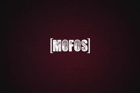 My hot neighbor use her pussy to reward me for fix her 