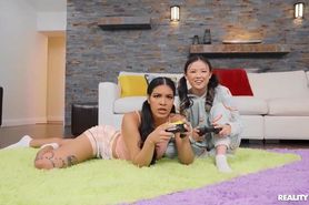 I fucked gamer lesbian couple while playing VR