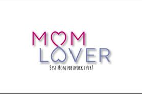 Accountant trying to solve the business women finance