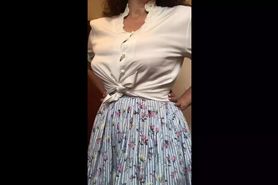 Femme se deshabillant