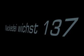 Nackedei wichst 137