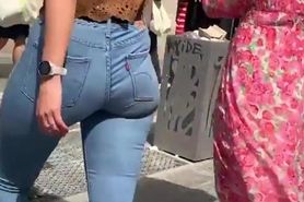 Pawg ass in Jeans