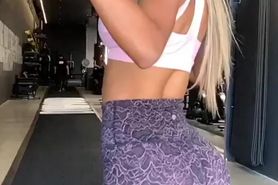 Latina Babe Mariana M0rais Hypnotizing Ass Twerk