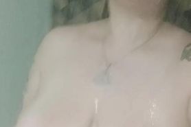 Carito82012 se da una ducha