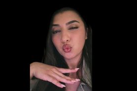 A faceful of hot spunk for a pretty Arab girl