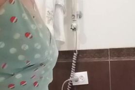 Queen Oksana in bath