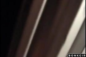 Pipe en public - une brunette franaise amateur