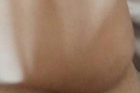 Une belle salope ronde jouit