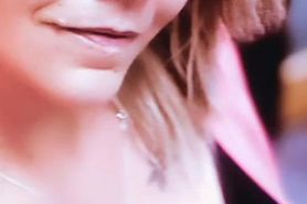 Cum for Amy and her cleavage