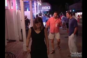 Darlene Hernandez_gives a show