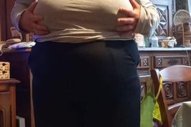 je vous montre ma poitrine