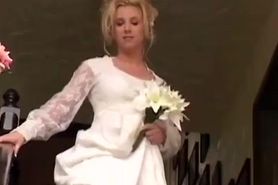 Wedding photographer paid by Groom to break in bride
