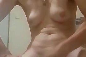 la salope ce masturbe