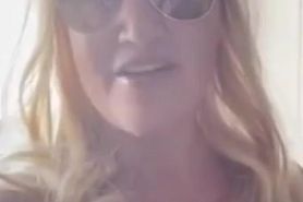 Tammy Lynn Sytch aka Sunny gives a hot blow and handjob