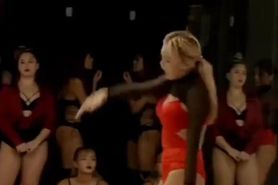 Sexy Korean Dancer Shows Moves in Special Show