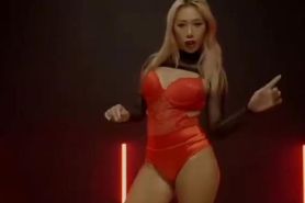 Sexy Korean Dancer Shows Moves in Special Show