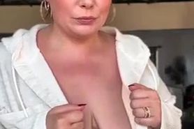 TikTok Bra Saleswoman