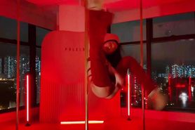 Suen Lee Asian Babe Pole Dancer