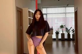 Suen Lee Dances For You To Pound Her