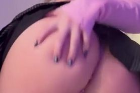 Teen Lexi Slaps Ass Cheeks While Shaking