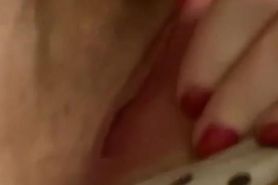 Amateur BBW spreading her pussy hole