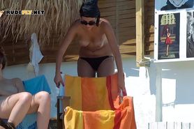 Young nudist showing her perfect natural breasts