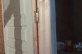 Marina en gangbang avec 3 ouvriers