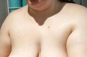 amelie michon montre ses seins