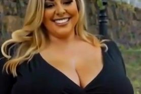 uma mulher no parque