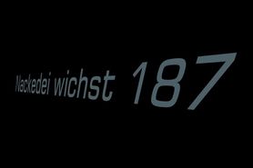 Nackedei wichst 187