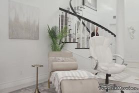 Muscle patient Draven Navarro fucks TS therapist Becki 