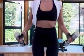 Jessica Alba working out in 2025