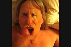 Cumslutbeth gets a hot cum facial