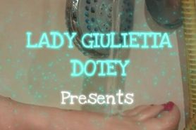 Lady Giulietta relaxing foot shower