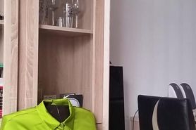 Slet Renate spuit op haar blouse