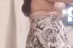 Mexicana Caliente la pasa bien con su juguetito