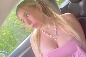 Sexo oral en el auto