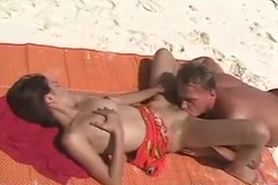 thai short hair girl fucked by ocean