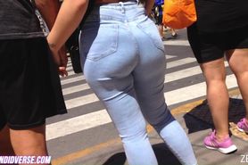 Amazing fat ass in jeans