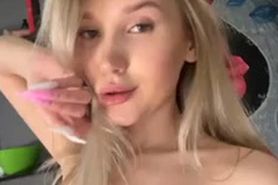 a blonde on webcam 654