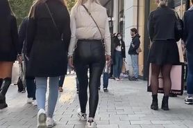 Shiny Leggings ass