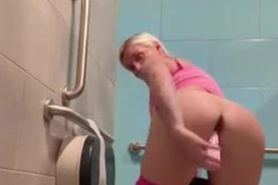 Zoie B Masturbating At The Public Gym
