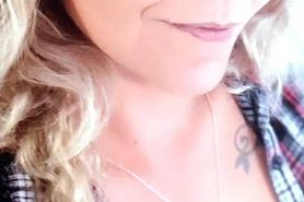 Cumshot on Amy vangelderens cleavage and face