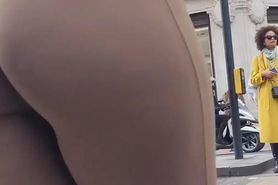 Legging ass candid